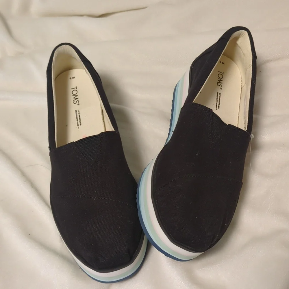 TOMS Alp Platform Sneakers NWOT 9 Black Canvas Pastel Rainbow Comfort Eco